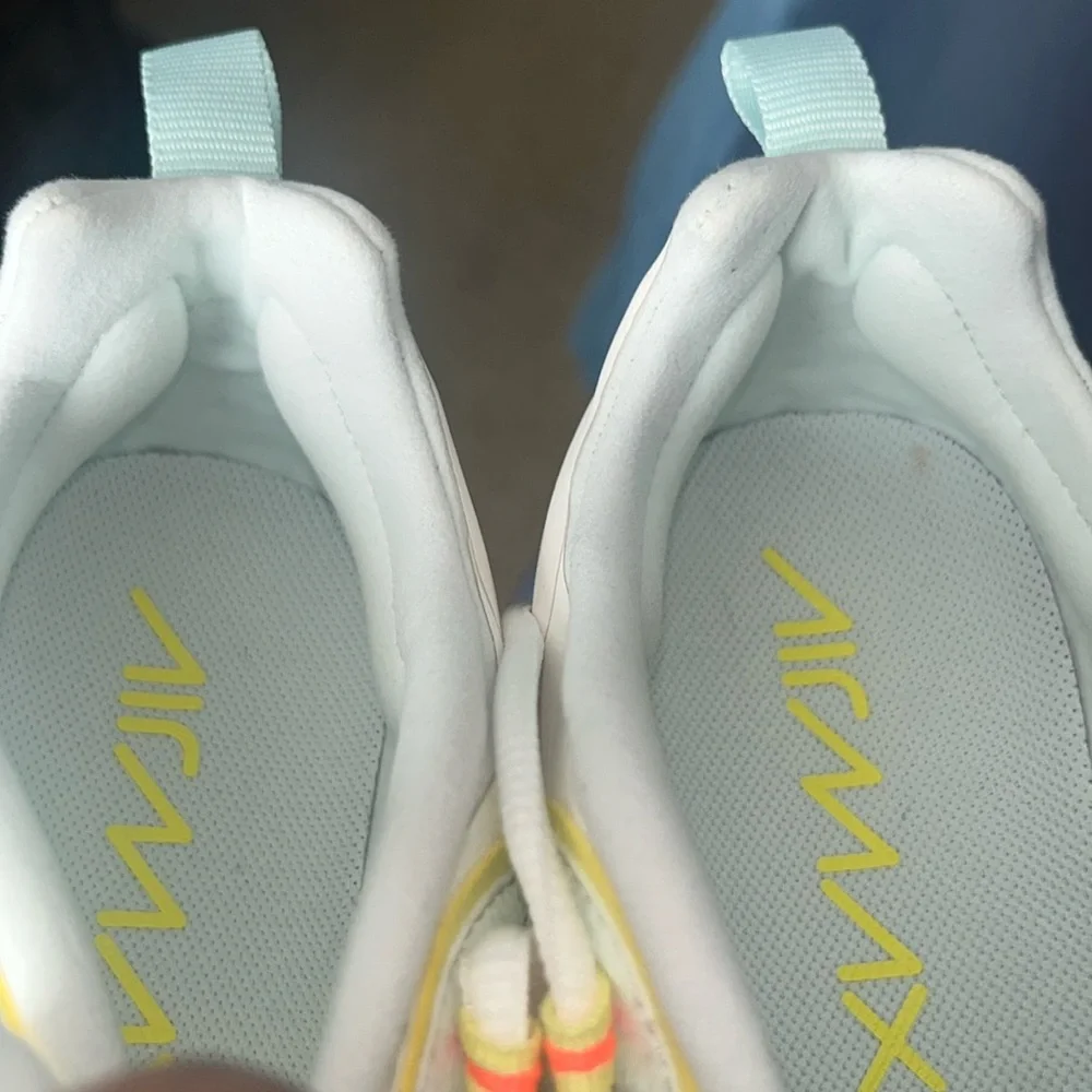 EUC Nike Wmns Air Max 270 React 'Pale Ivory' - Sz 10